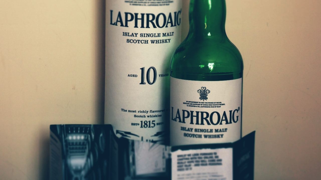 ラフロイグ10年のボトルの画像